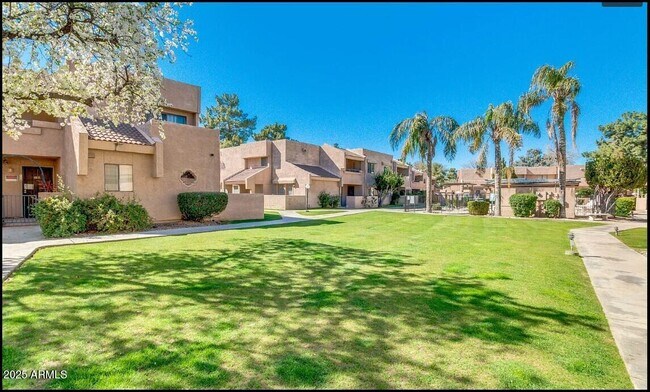 Primary Photo - 10828 N Biltmore Dr