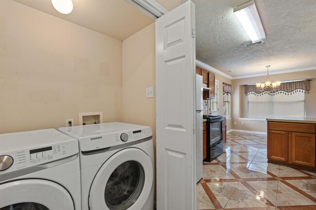 Building Photo - 14072 Broken Arrow Dr