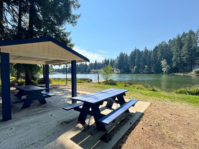 Building Photo - Private Palmer Lake Home w/ 3 Bedrooms, Of...