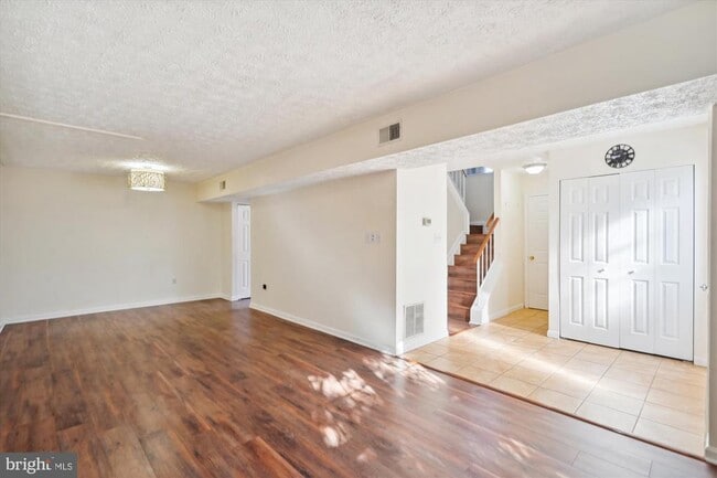 Building Photo - 6101 Hoskins Hollow Cir