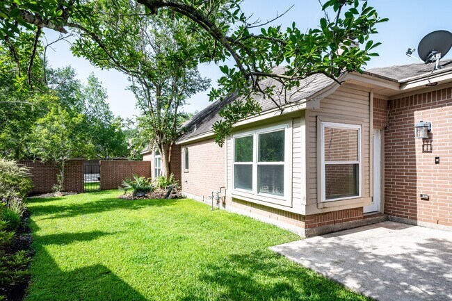 Building Photo - 2506 S Strathford Ln