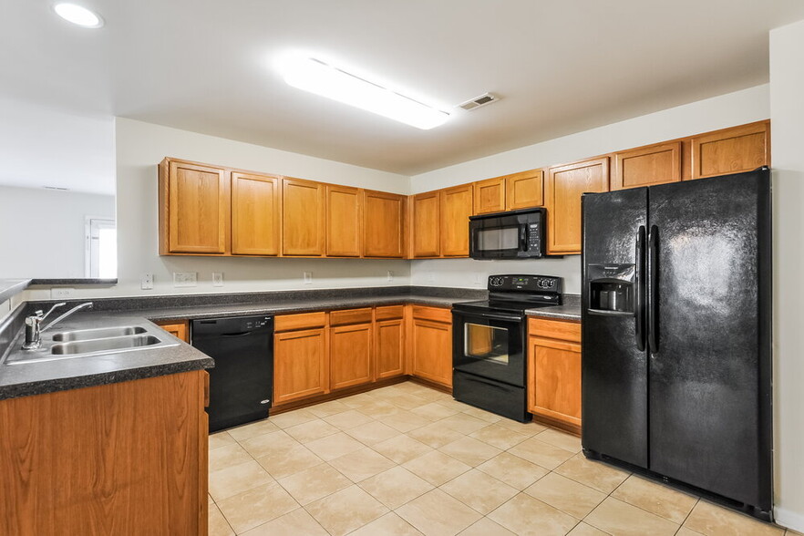 Building Photo - 3771 Burtons Barn St