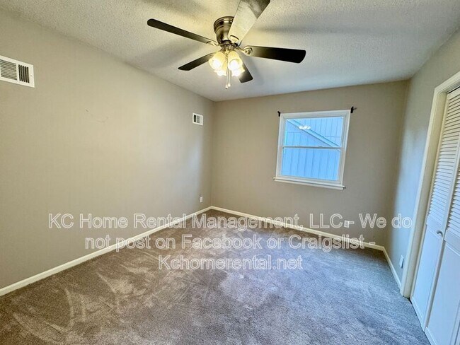 Building Photo - 9817 W 83rd Terrace