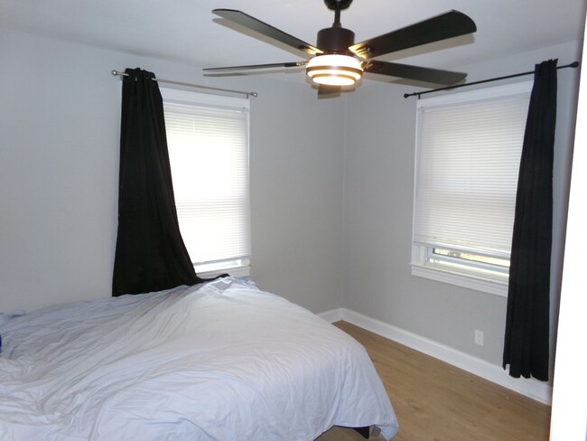 Building Photo - Fully furnished