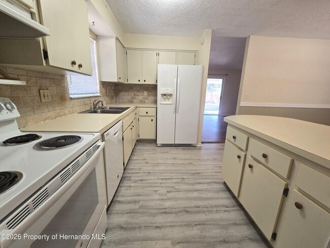 Building Photo - 13436 White Plains St