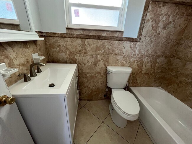Building Photo - 2154 Inner Cass Cir