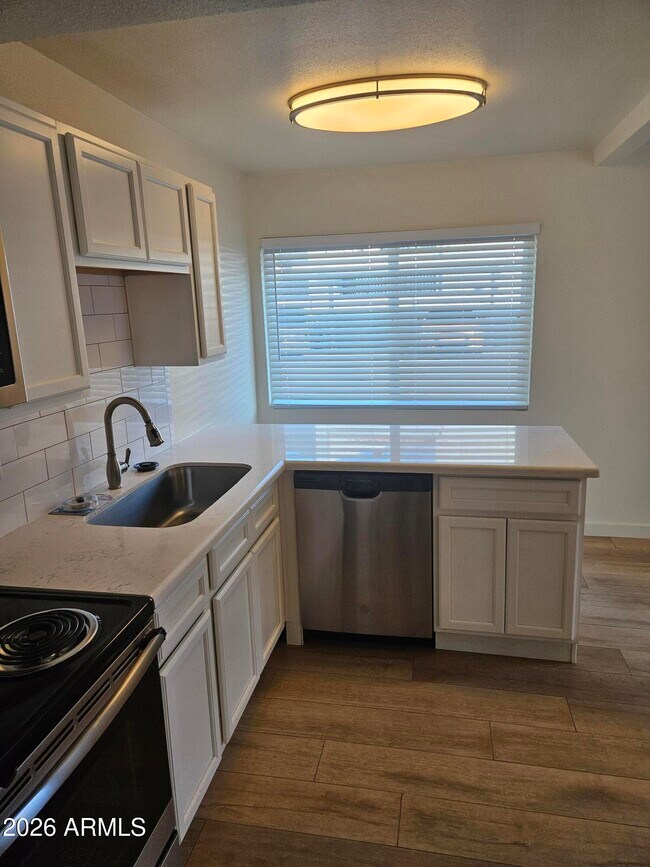 Building Photo - 1330 E Highland Ave