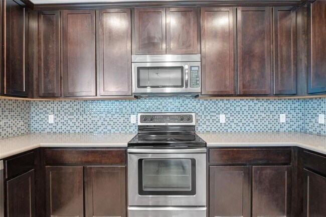 Building Photo - 10217 English Oak Dr