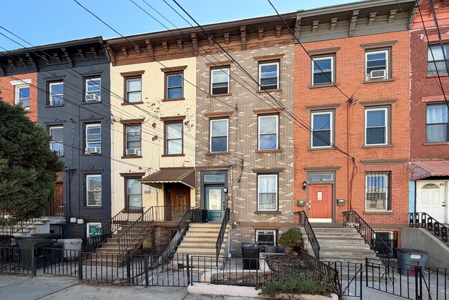 Building Photo - 37 Belmont Ave