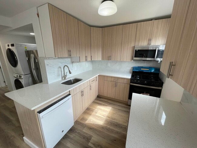 Building Photo - 416 10TH St