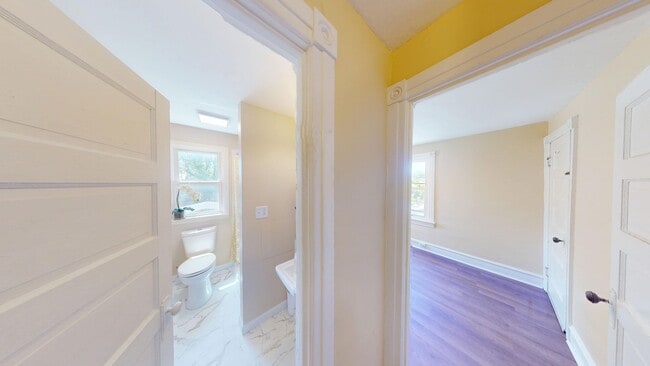 Building Photo - Charming 3 Bedroom Home