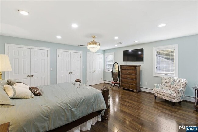 Building Photo - 473 Lincoln Dr