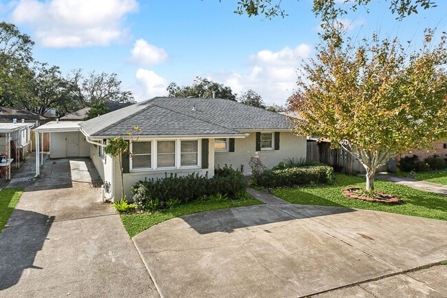 Building Photo - 604 Melanie Ave