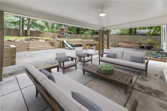 Building Photo - 3981 Longview Dr