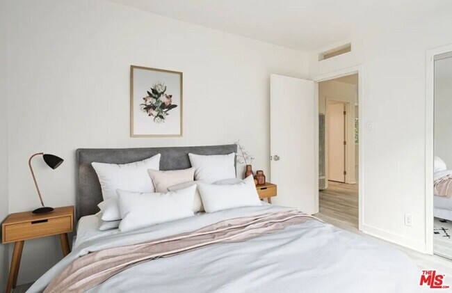 Building Photo - 656 Indiana Ave