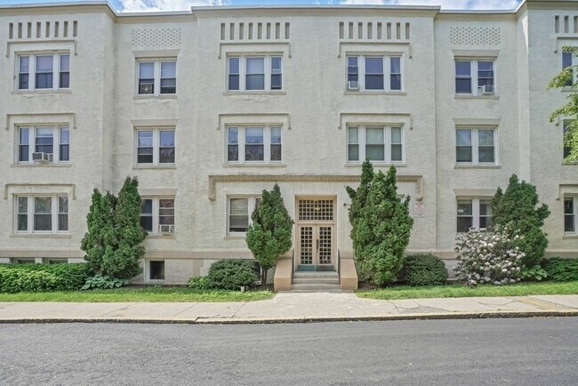 Building Photo - 8 Radcliffe Rd