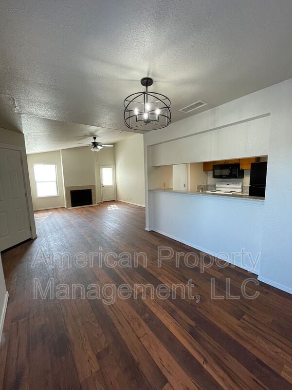 Building Photo - 13142 E 44th St