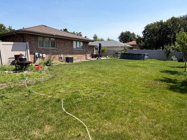 Building Photo - 15558 Larkspur Ln