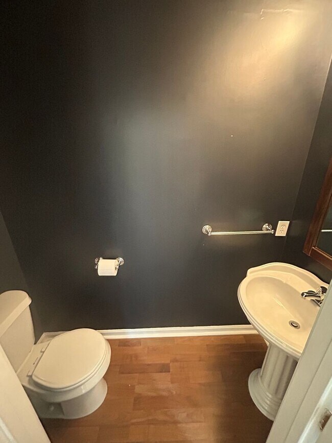 Building Photo - Charming 3-bedroom, 2.5-bathroom home loca...
