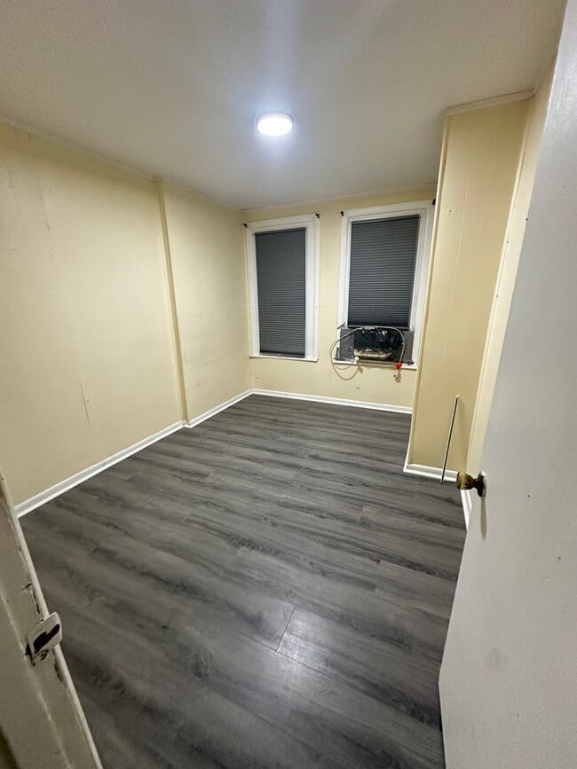 Building Photo - 3B1B two story town house with finished basement | Walking distance to Drexel University and UPenn