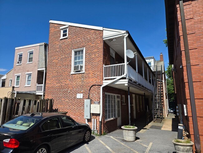 Building Photo - 326 N Duke St
