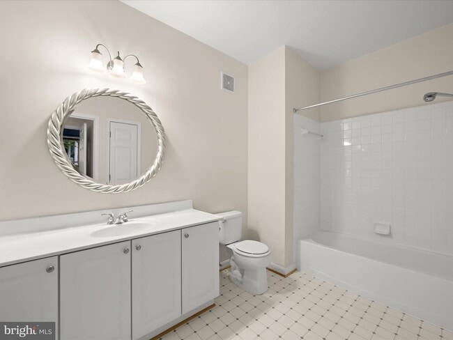 Building Photo - 10713 Symphony Way
