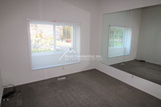 Building Photo - 9344 Winding Oak Dr