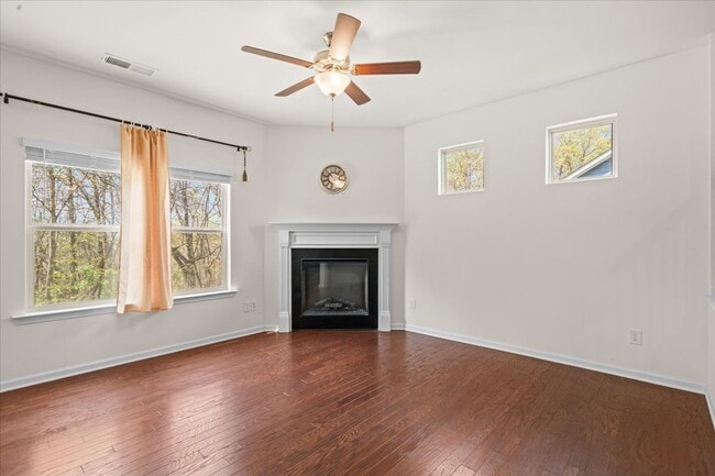 Building Photo - 1407 Red Hill Dr