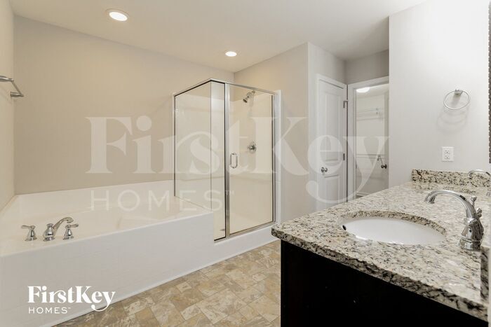 Building Photo - 413 Forsythia Ave