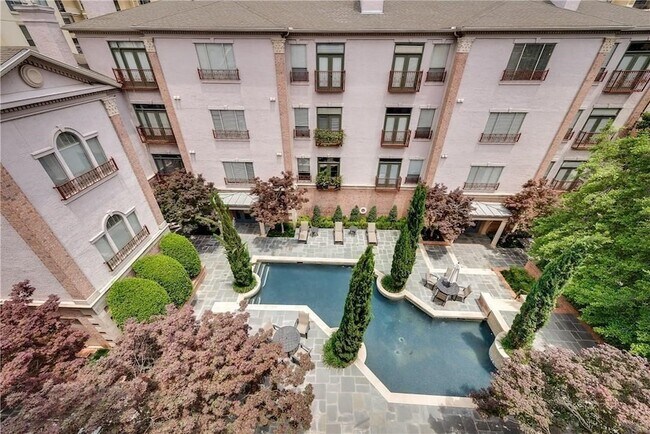 Building Photo - 2885 Woodside St