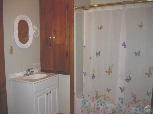 Building Photo - 17 Elm St