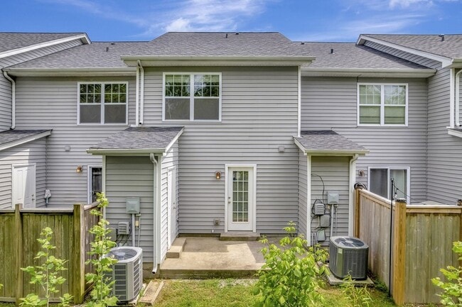 Building Photo - 282 Killian Way