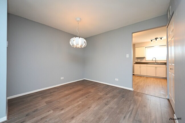 Building Photo - 9360 Bay Colony Dr