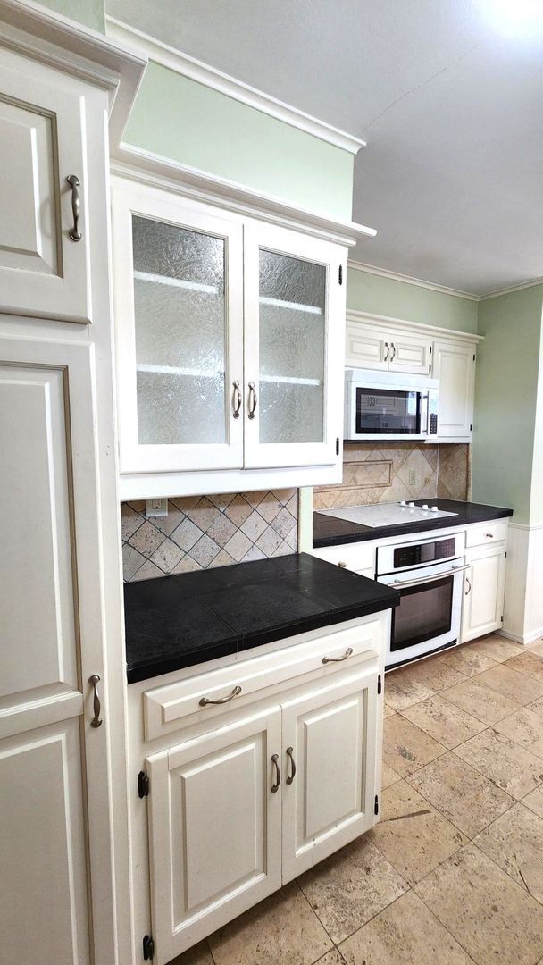 Building Photo - 3 Bed 2 Bath Townhome in Lakehurst Add NW OKC