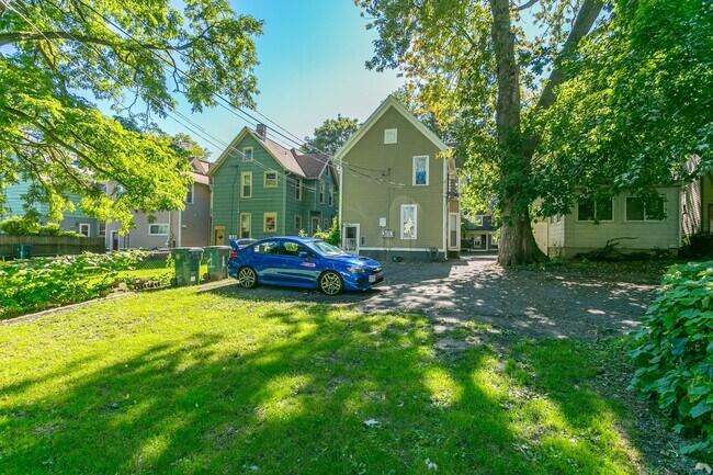 Building Photo - 284 Pearl St