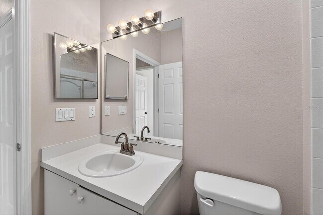 Building Photo - 4517 Oak River Cir