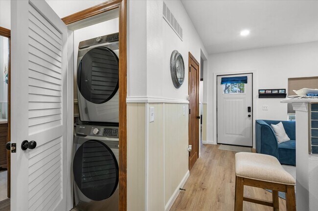 Washer/Dryer - 6634 Etzel Ave