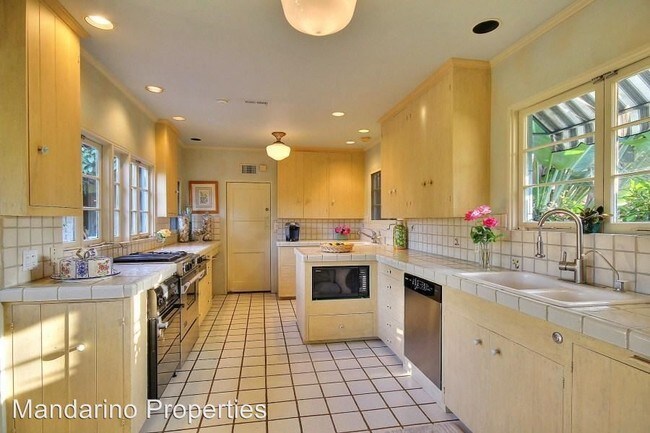 Building Photo - 4395 Via Esperanza