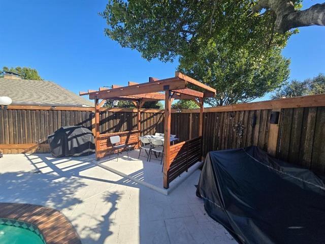 Building Photo - 2004 Cherbourg Dr