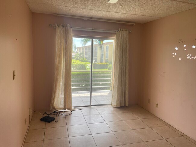 Building Photo - 500 Village Green Cir W