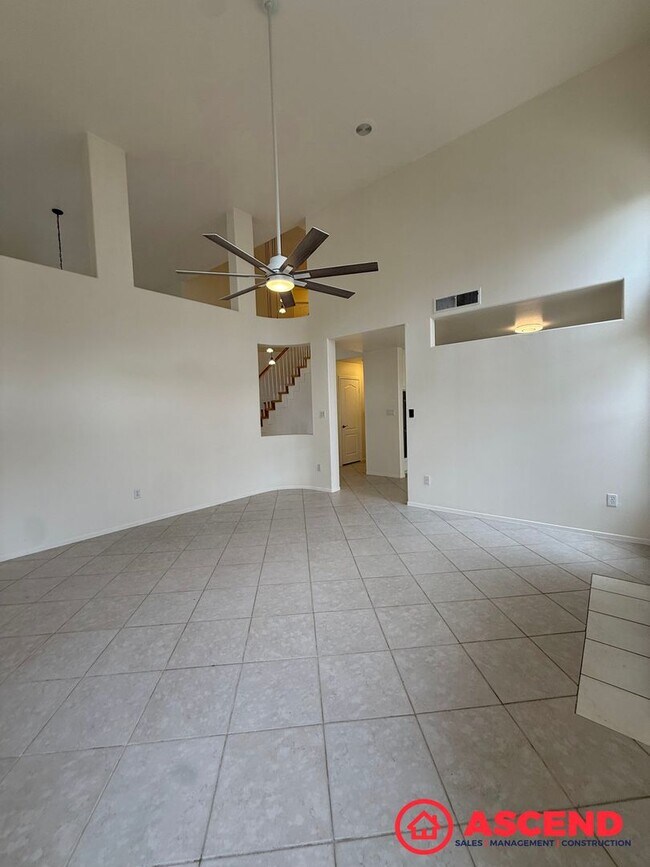 Building Photo - Spacious 4 Bed / 3 Bath Home in Haggin Oaks!