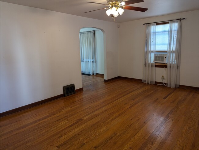 Building Photo - 10 Bidwell St