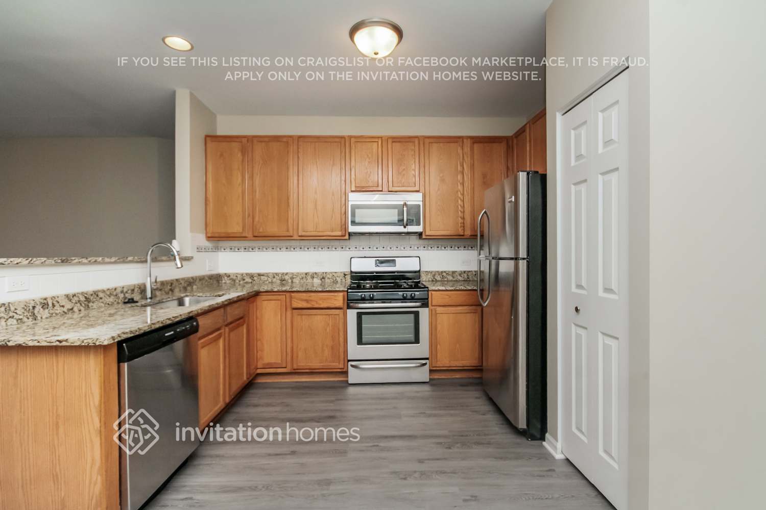 Building Photo - 1941 Royal Ln