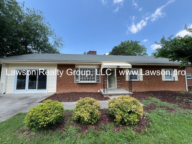 Primary Photo - Spacious Ranch in North Lakes