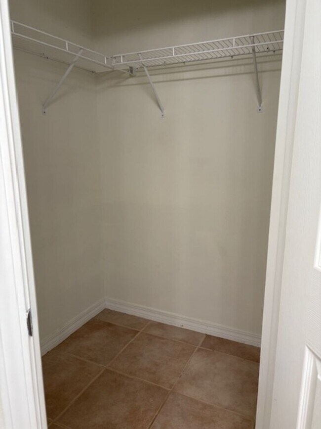 Building Photo - 1831 Sundown Dr