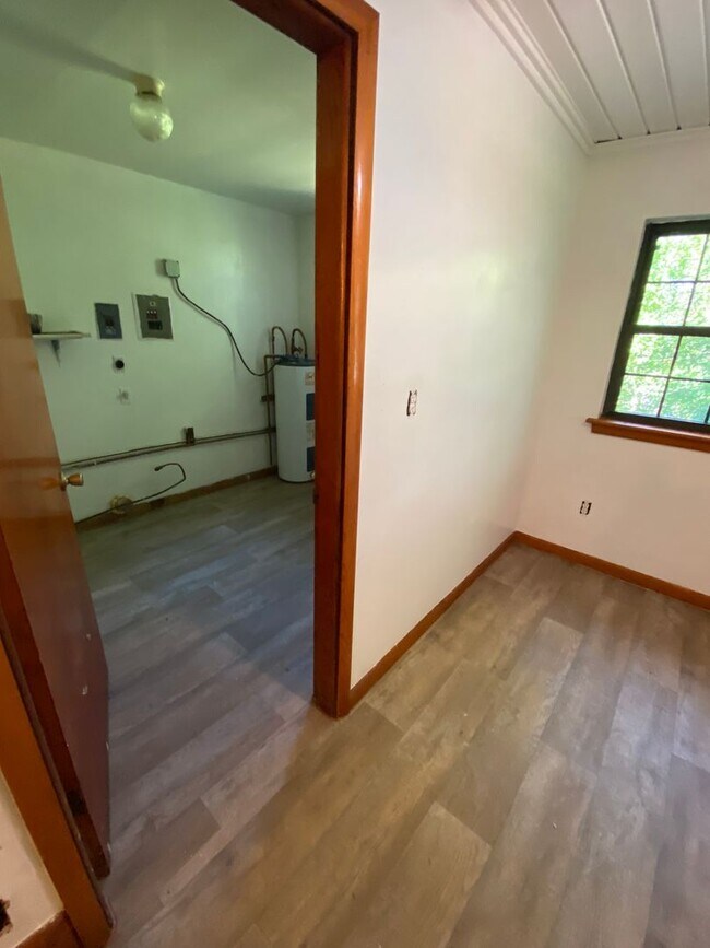 Building Photo - Country Living! Cute 2 bedroom 1 bath home...