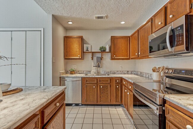 Building Photo - 23419 Summer Pine Dr