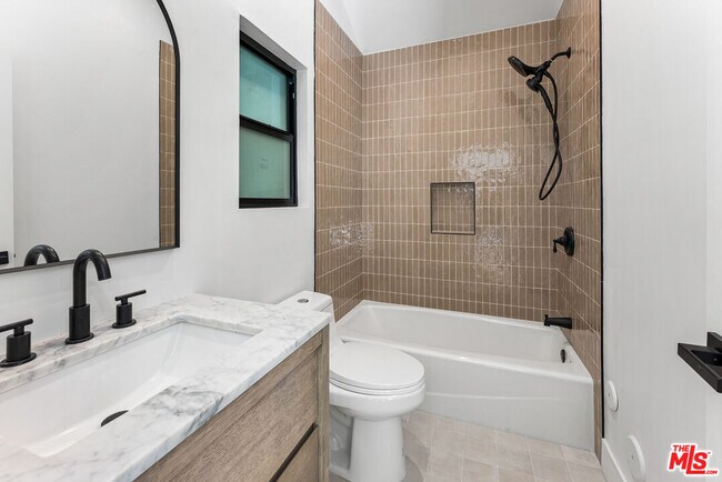 Building Photo - 8916 Ashcroft Ave