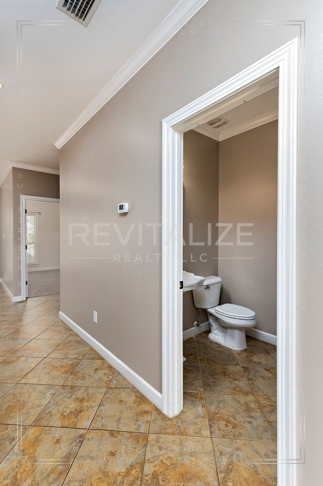 Building Photo - 3 Bed 2.5 Bath Townhome in West Mobile