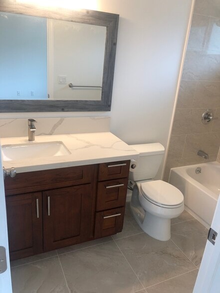 Building Photo - 2052 10th Ave